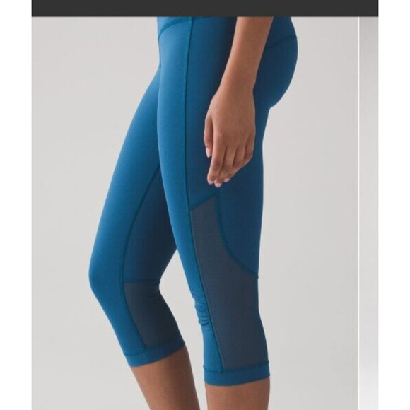Lululemon Gear Up Crop 17" Size 6 Leggings Poseidon Blue Mesh leg Detail - Picture 9 of 9